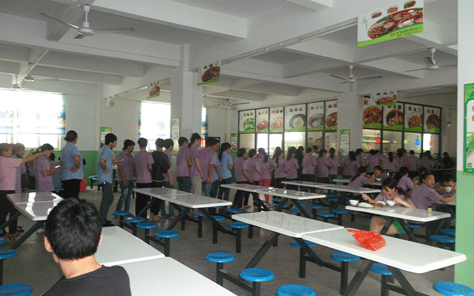 晉江嘉年華公司,晉江嘉年華公司食堂圖片,晉江嘉年華公司食堂環境,味萊客餐飲公司,食堂開餐現場圖片