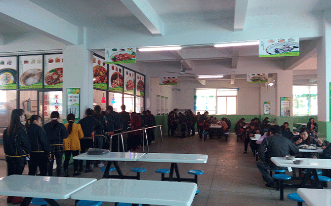 晉江嘉年華公司,晉江嘉年華公司食堂圖片,晉江嘉年華公司食堂環境,味萊客餐飲公司,食堂開餐現場圖片