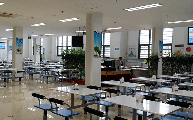 承包高中學校食堂窗口