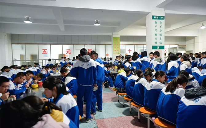 承包大學食堂掙錢嗎